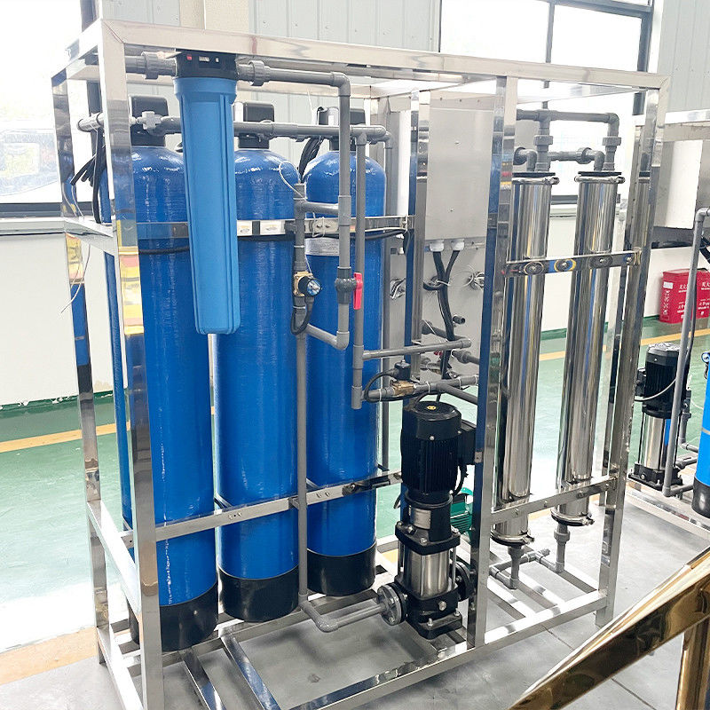 Sistema di filtrazione dell'acqua per il trattamento dell'acqua pura nella linea di produzione di acqua potabile