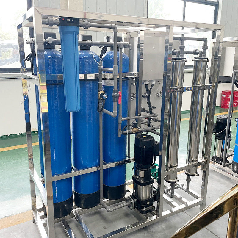 Sistema di filtrazione dell'acqua per il trattamento dell'acqua pura nella linea di produzione di acqua potabile