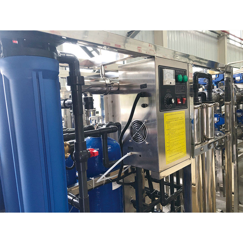 Apparecchiature di trattamento automatico dell'acqua minerale per la produzione su larga scala mediante osmosi inversa