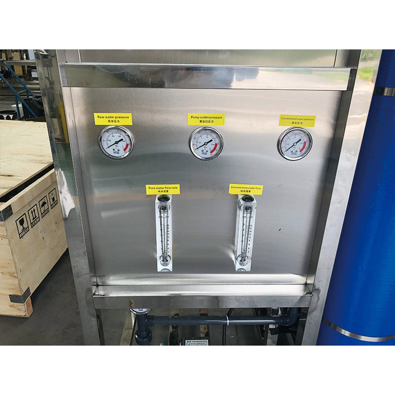 Apparecchiature di trattamento automatico dell'acqua minerale per la produzione su larga scala mediante osmosi inversa