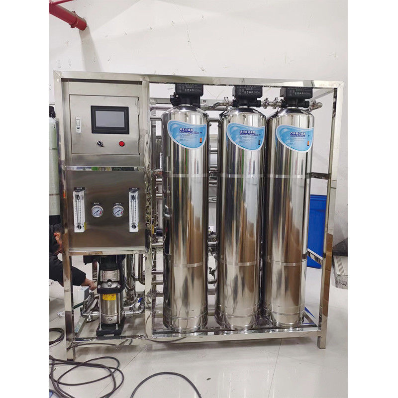 Sistema di trattamento dell'acqua RO per la produzione di acqua pura nel settore commerciale
